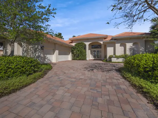 66 St James Drive, Palm Beach Gardens, FL 33418