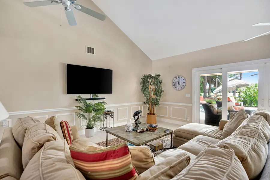11 Berwick Road Ne, Palm Beach Gardens, FL 33418 - #3