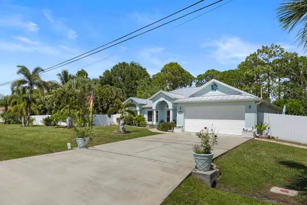 1073 SW Placetas Avenue, Port St Lucie, FL 34953