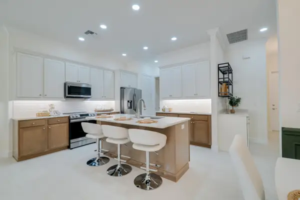 2005 Bridgepointe Circle #98, Vero Beach, FL 32967