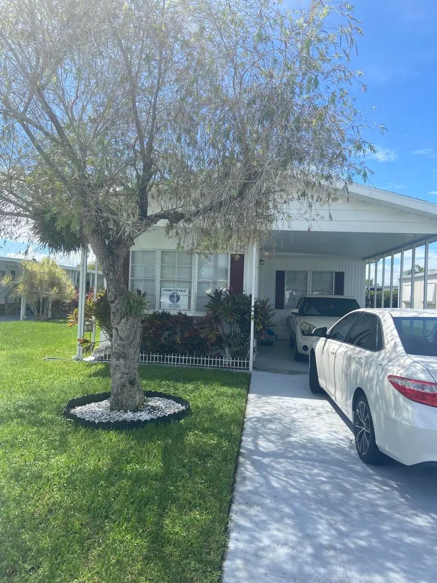 8 Florencia Ln, Port Saint Lucie, FL 34952 - #2