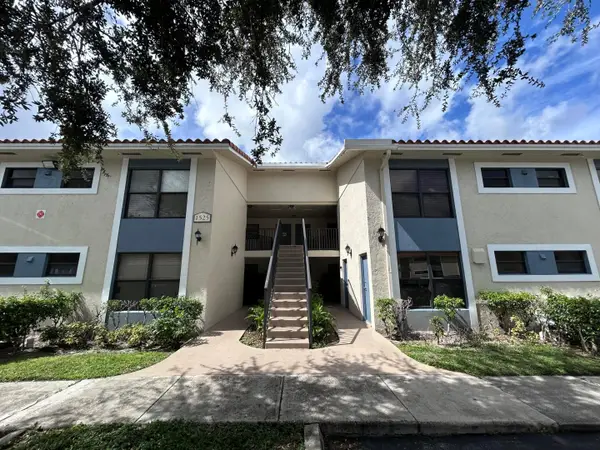 1525 Lake Crystal Drive #D, West Palm Beach, FL 33411