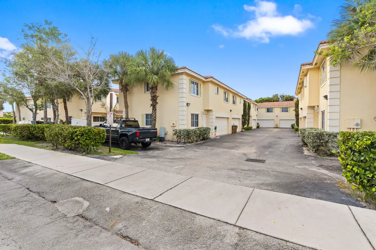 176 SE 2nd Street Se, Deerfield Beach, FL 33441 - #1