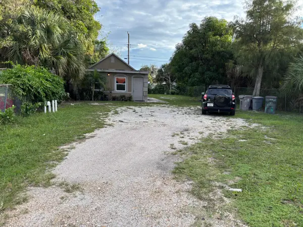 2848 Westgate Avenue, West Palm Beach, FL 33409