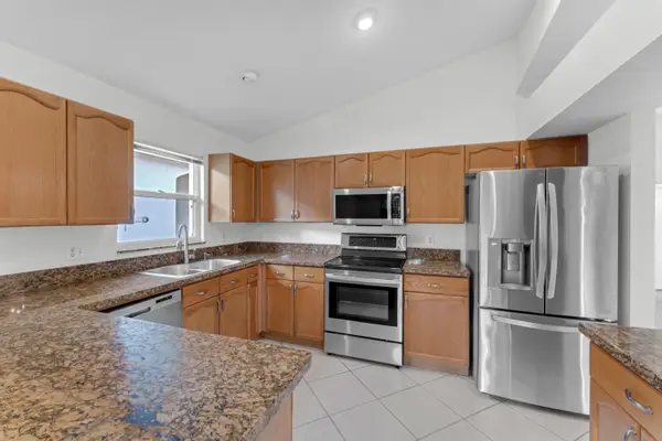 2705 Pointe Circle, ,, FL 33413