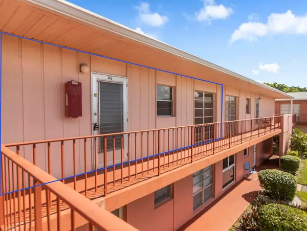 4 Golfs Edge #E, West Palm Beach, FL 33417