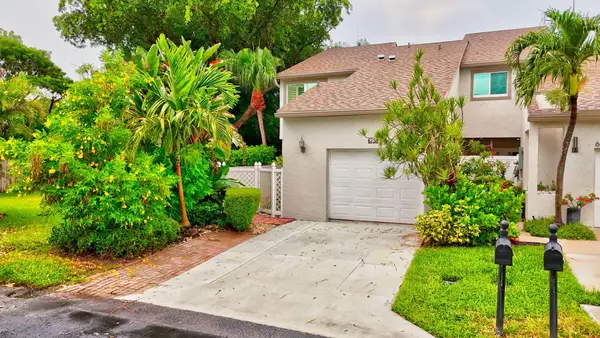 6758 Canary Palm Circle, Boca Raton, FL 33433