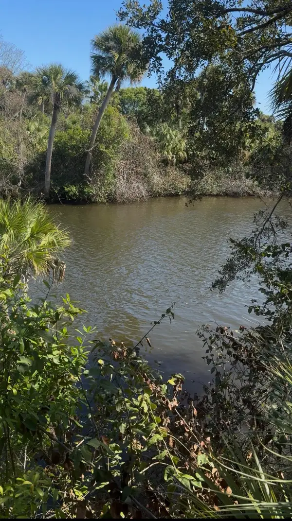 104 NE Charleston Oaks Drive, Port St Lucie, FL 34983