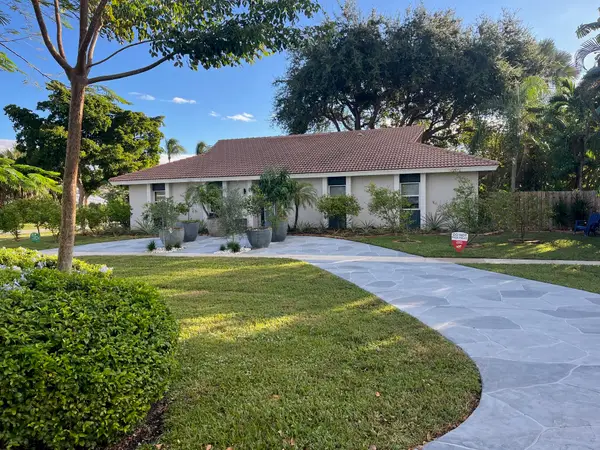 7598 W Country Club Boulevard, Boca Raton, FL 33487