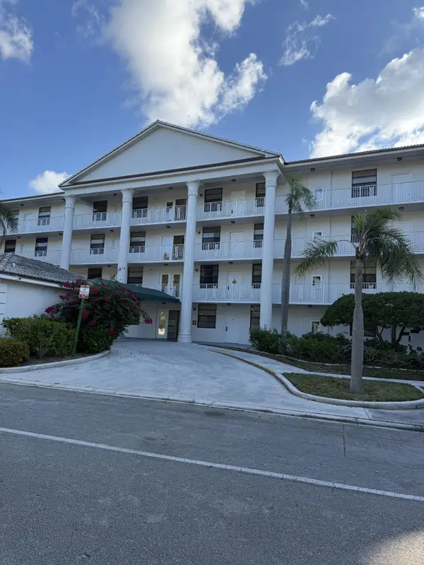 3710 Whitehall Drive #401, West Palm Beach, FL 33401