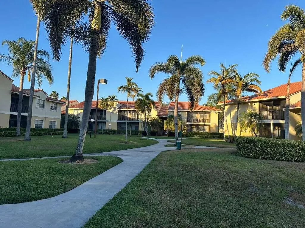 1239 SW 46th Avenue #906, Pompano Beach, FL 33069 - #1
