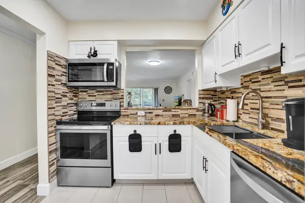 140 Lake Meryl Drive #140, West Palm Beach, FL 33411