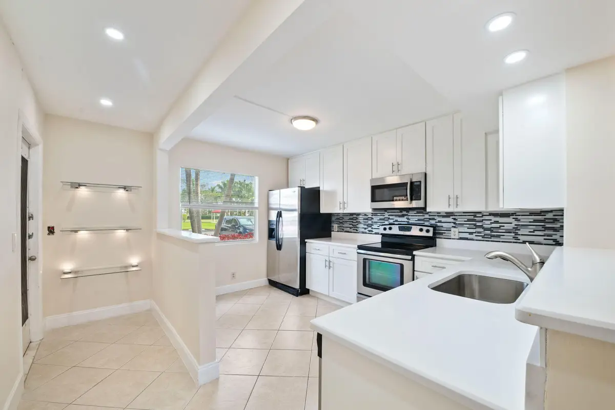 1090 Guildford E #1090, Boca Raton, FL 33434 - #1