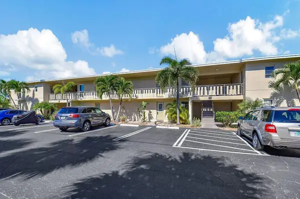 315 Circle Drive S #102, Boynton Beach, FL 33435