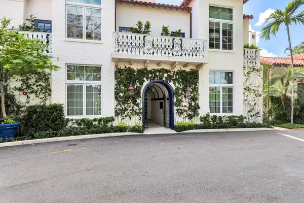 236 Phipps Plaza #201, Palm Beach, FL 33480
