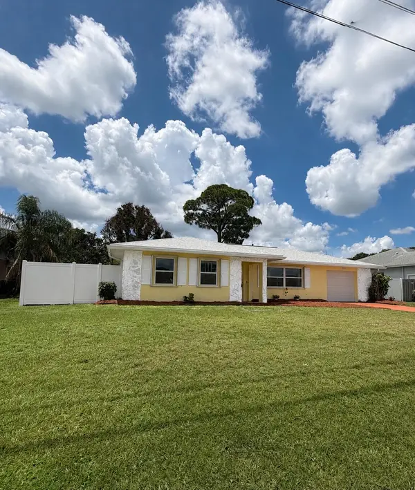 772 SE Thornhill Drive, Port St Lucie, FL 34983