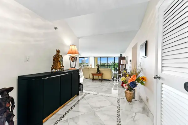 1900 Consulate Place #604, West Palm Beach, FL 33401