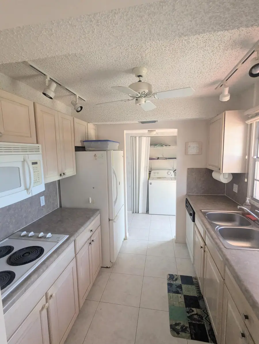 2 Golfs Edge #D, West Palm Beach, FL 33417 - #2