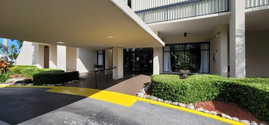 2425 Presidential Way #402, West Palm Beach, FL 33401 - #3