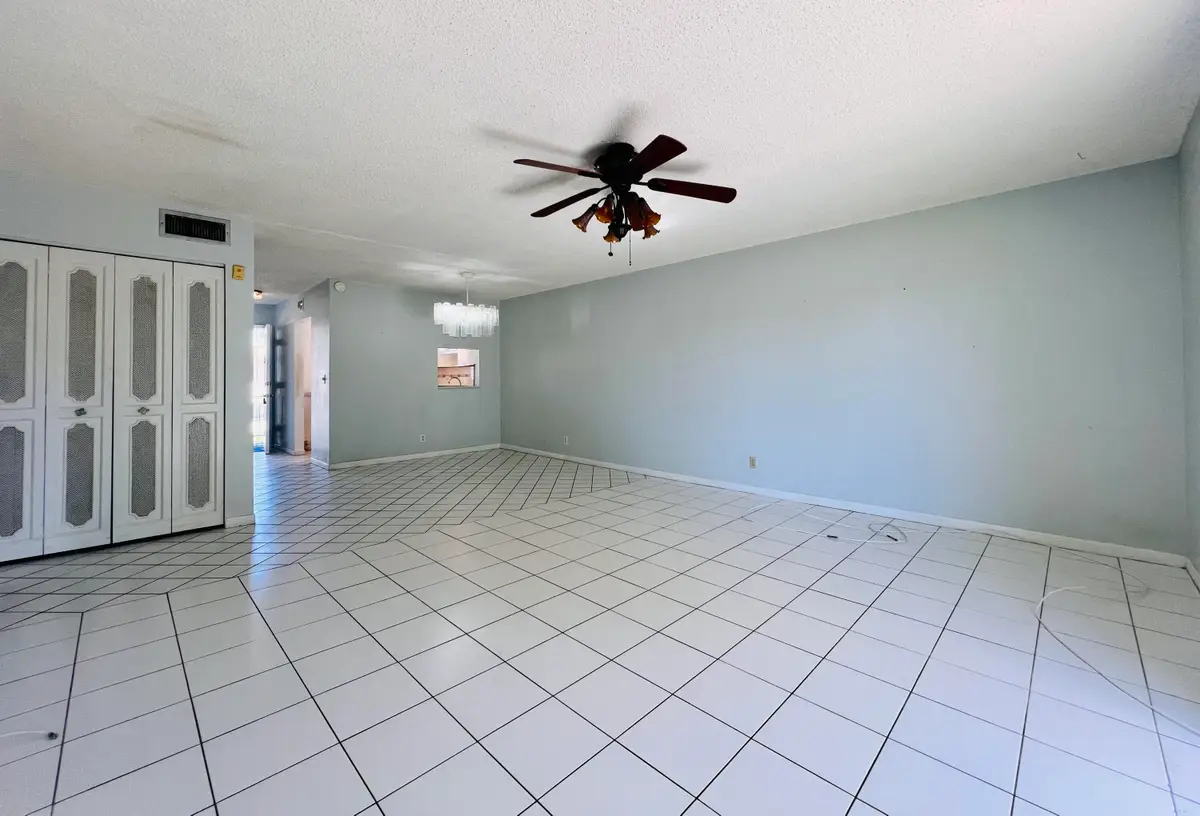 209 Oxford 200, West Palm Beach, FL 33417 - #1