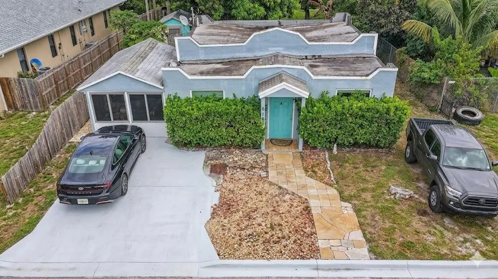 618 S Pine Street, Lake Worth Beach, FL 33460 - #1