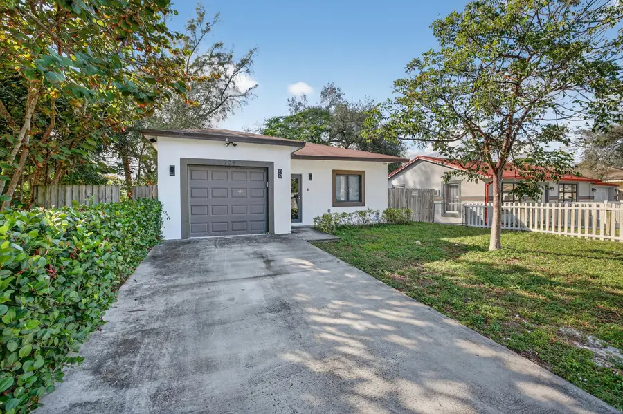 205 NW 27th Terrace, Fort Lauderdale, FL 33311 - #3