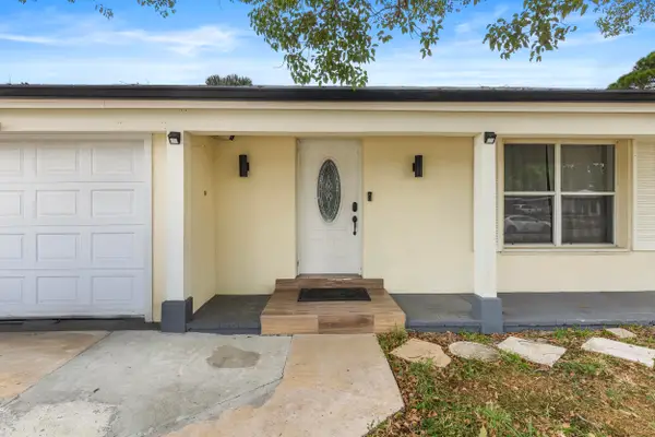 173 SE Placita Court, Port St Lucie, FL 34983