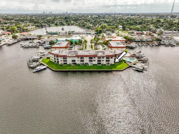 313 Lake Circle #111, North Palm Beach, FL 33408