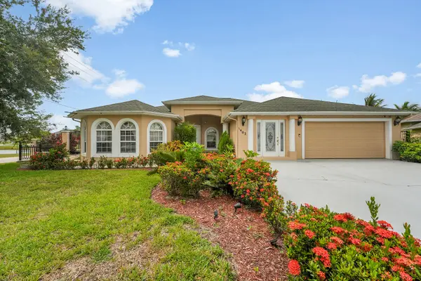 1402 SW Doe Court, Port St Lucie, FL 34953