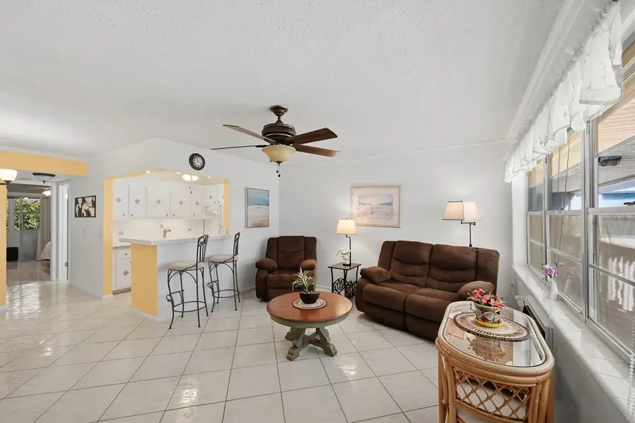 47 Berkshire B Crescent #B, West Palm Beach, FL 33417 - #3