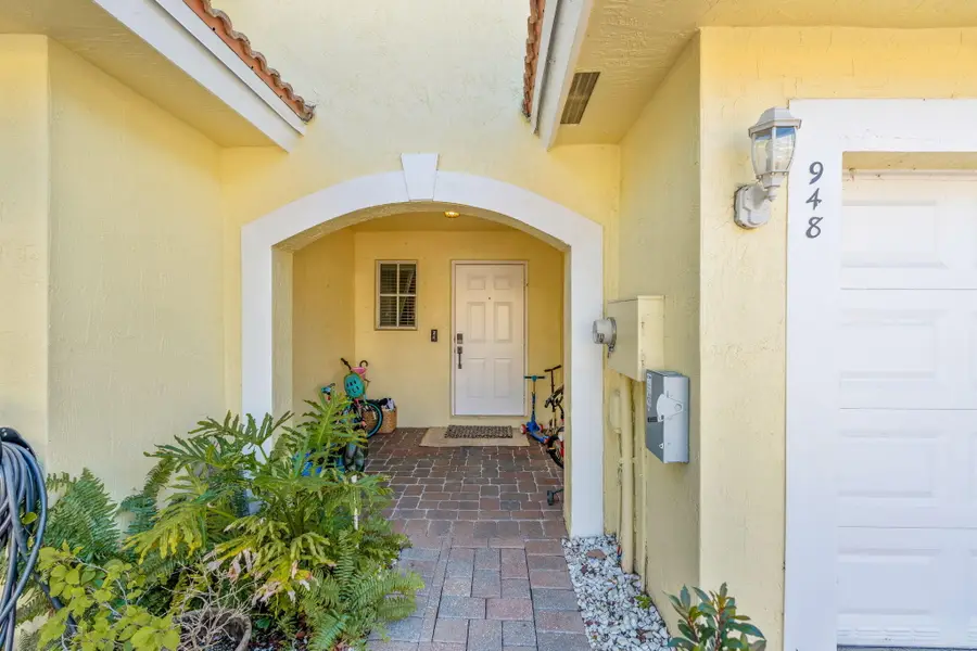 948 Imperial Lake Road, West Palm Beach, FL 33413 - #3