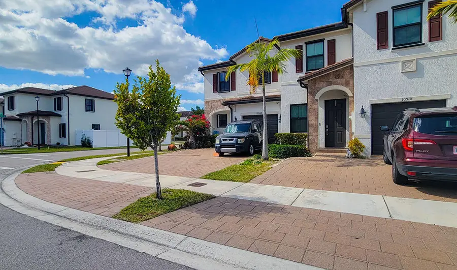 10902 W 33rd Way, Hialeah, FL 33018 - #3
