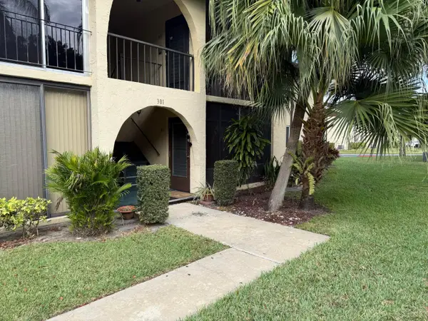 301 Pine Ridge Circle #B-1, ,, FL 33463