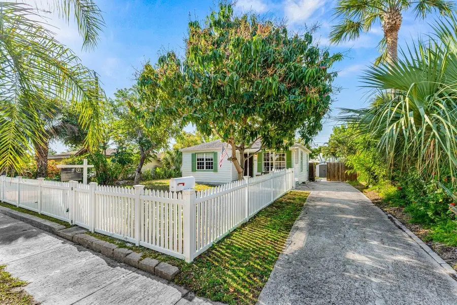 810 Franklin Road, West Palm Beach, FL 33405 - #3