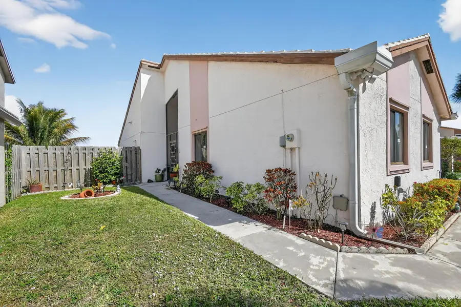 6049 Strawberry Lakes Circle, Lake Worth, FL 33463 - #2