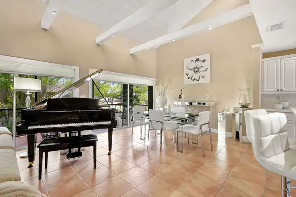 6890 Willow Wood Drive #206, Boca Raton, FL 33434