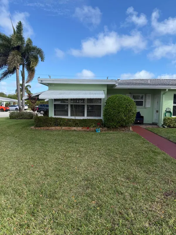 211 Country Lane E #A, Boynton Beach, FL 33435