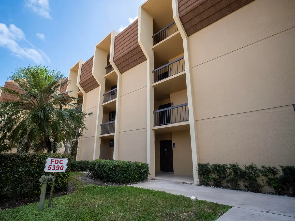 5390 Woodland Lakes Drive #104, Palm Beach Gardens, FL 33418 - #1