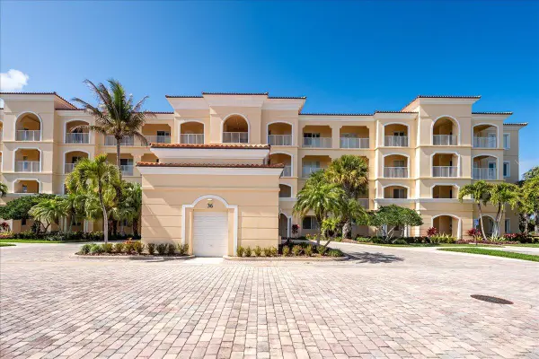 36 Harbour Isle Drive W #106, Fort Pierce, FL 34949