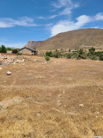 210 W Peachtree Dr, Toquerville, UT 84774 - #2