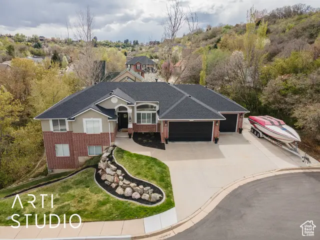 1907 N Bridge Ct, Layton, UT 84040 - Image #2
