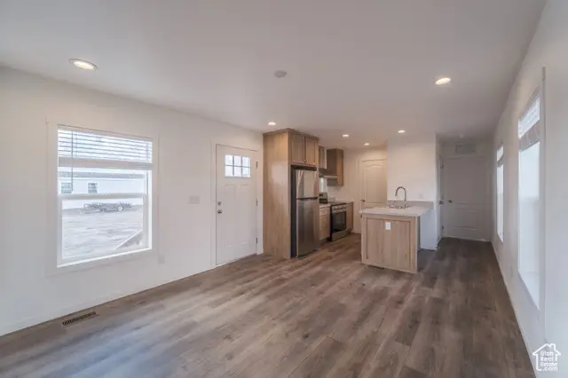 220 W 100 N #6, Levan, UT 84639 - Image #2