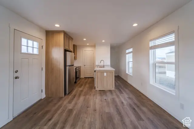 220 W 100 N #6, Levan, UT 84639 - Image #3