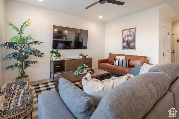 1377 E Vista Roja Pl, Washington, UT 84780