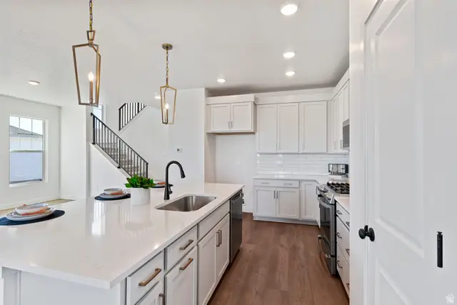 799 W Halvorsen Pkwy, Saratoga Springs, UT 84045 - Image #2