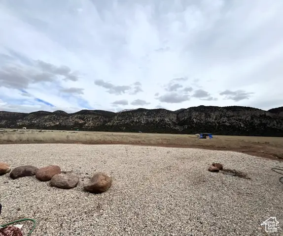 1913 S Badger Way, New Harmony, UT 84757