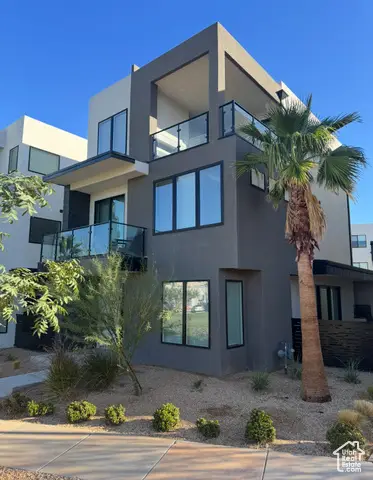 723 W Sapphire Ln, Saint George, UT 84790 - #2