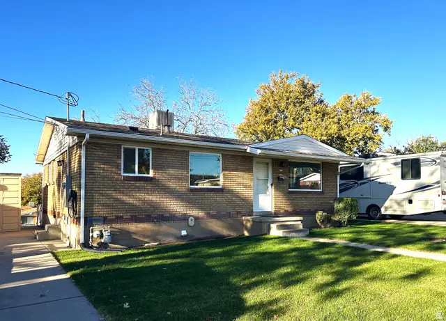 131 N Terrace Dr, Clearfield, UT 84015 - Image #2