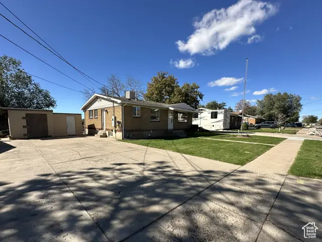 131 N Terrace Dr, Clearfield, UT 84015 - Image #3