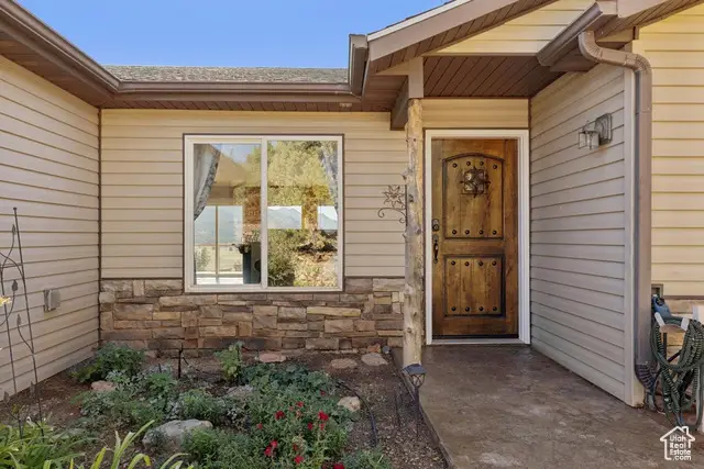 370 E Foothill Cir, Central, UT 84722 - Image #2